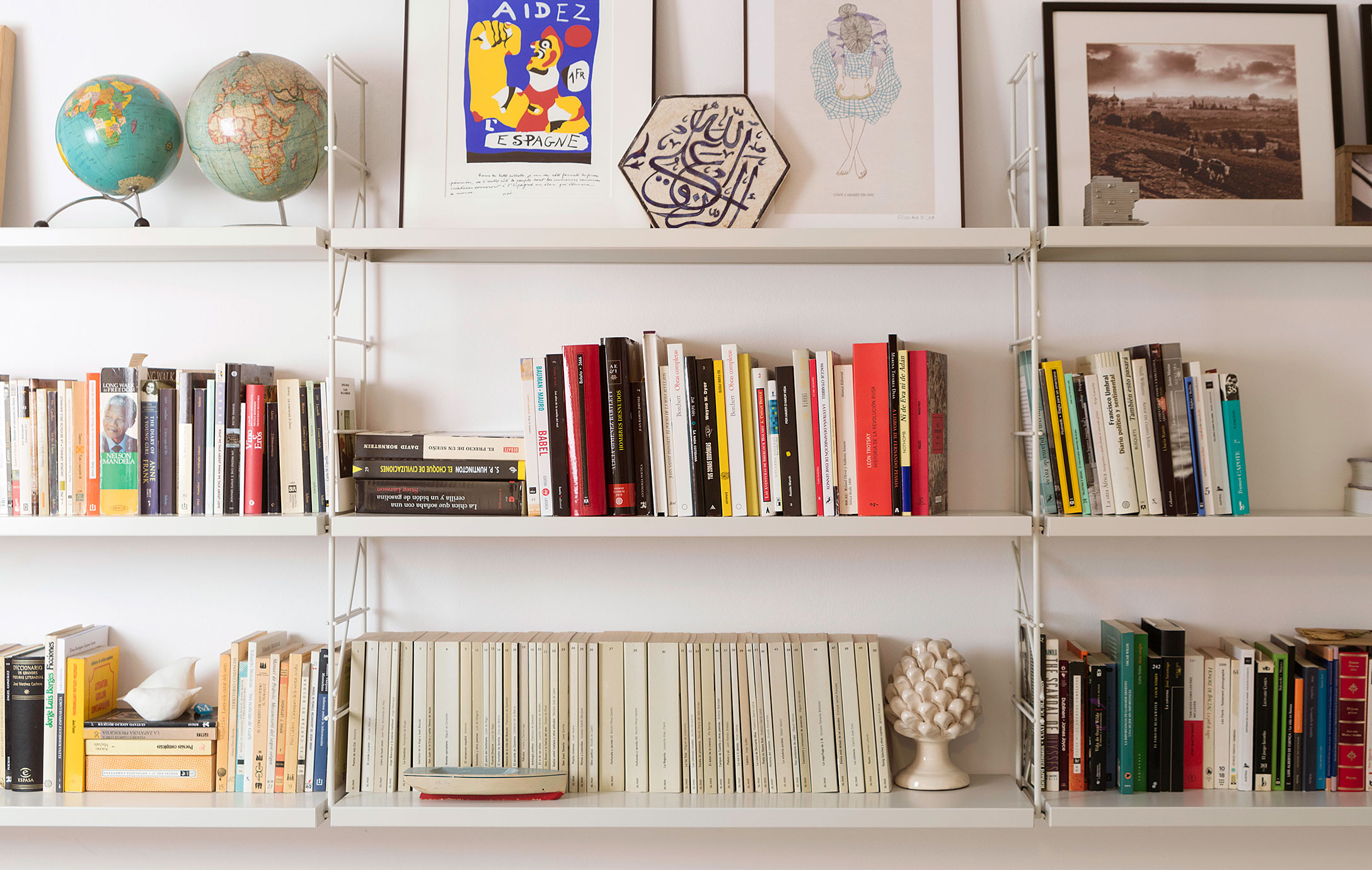 06_TRIA_shelving_system_books_05-1.jpg